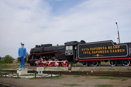 Памятник Паровозу и железнодорожнику.